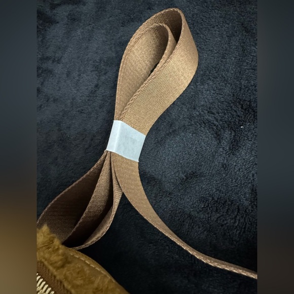 Lululemon sling Carmel Brown Sherpa Crossbody Bag - Picture 3 of 7